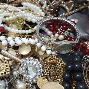 *Mystery Jewelry Box Antique, Vtg to NOW UNSORTED